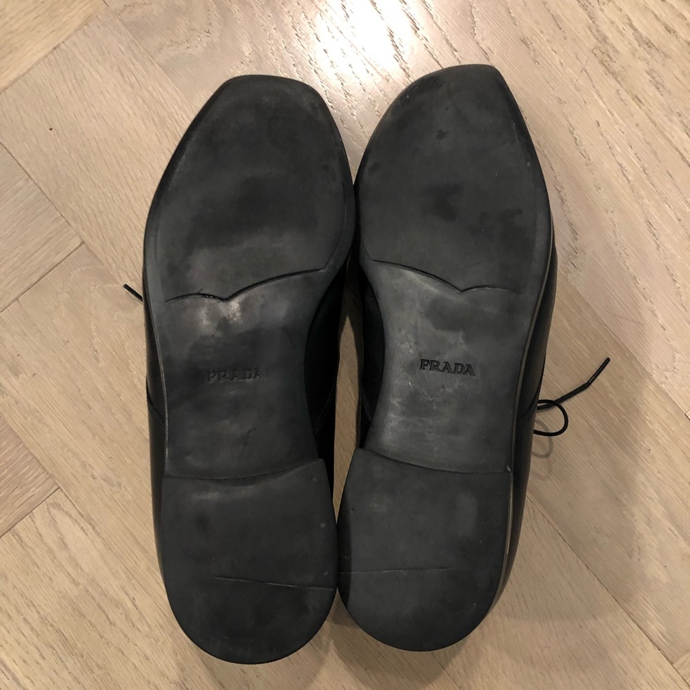 Prada Men’s black leather Oxford shoes - Picture 5 of 8